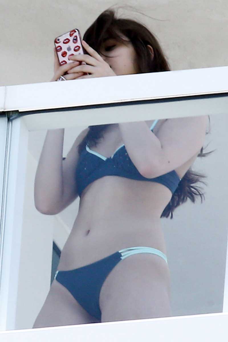 Hailee Steinfeld Thongtastic Bikini On Balcony In Miami 