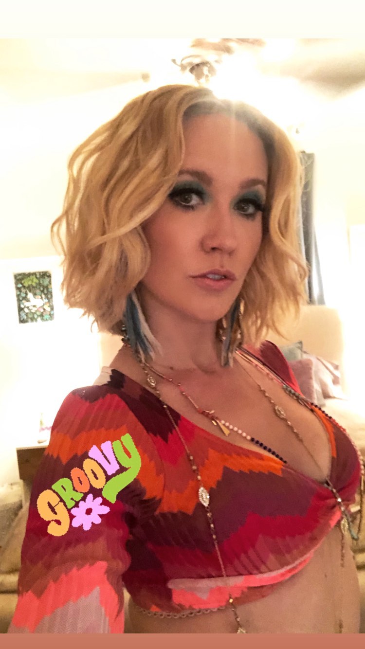 Anna Camp Threw A 70s Themed Party