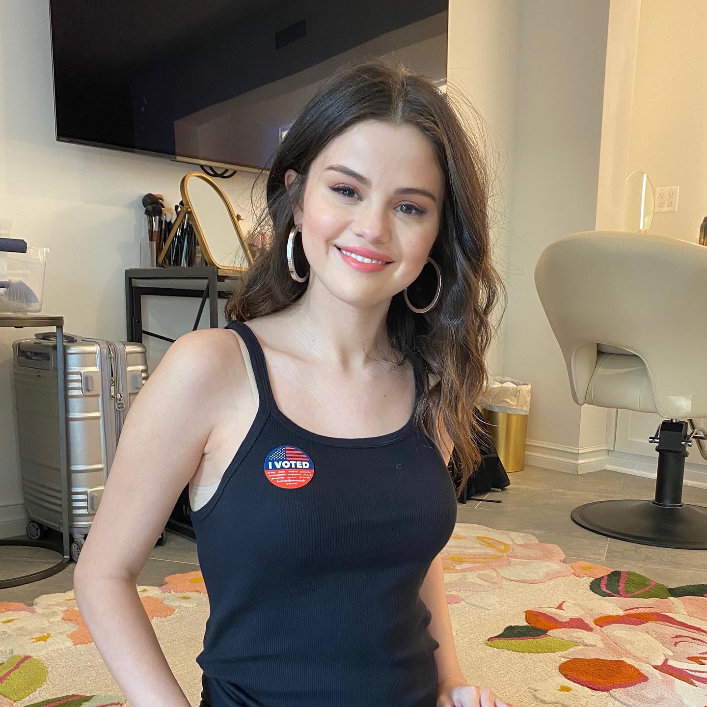 Selena Gomez Has Voted! - Photo 1
