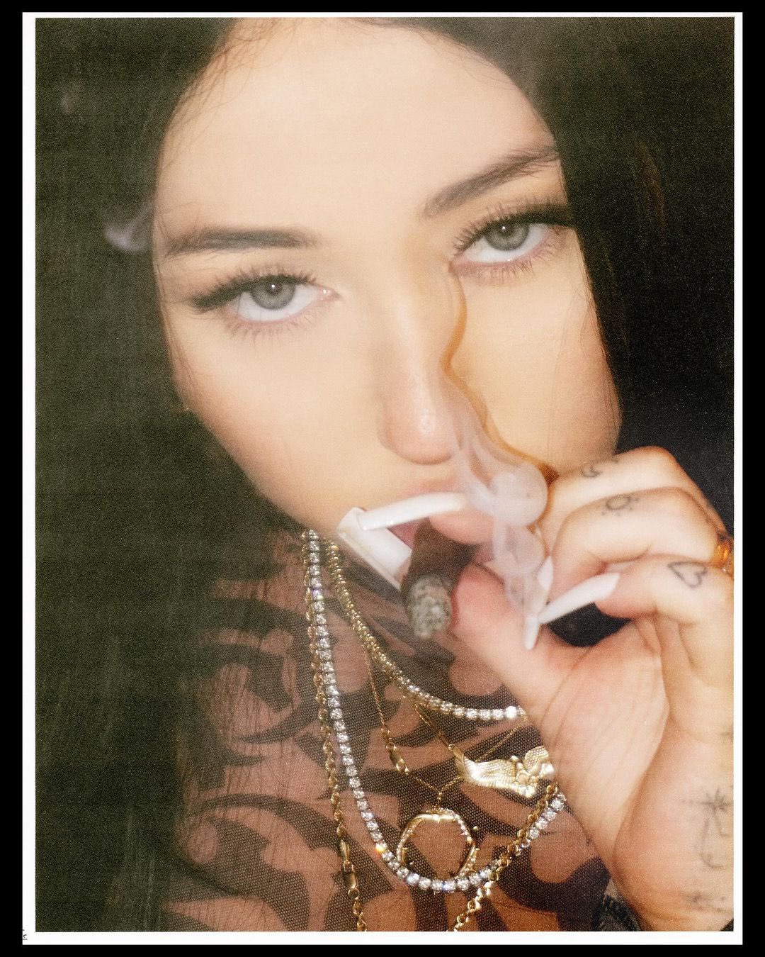 Noah cyrus smoking