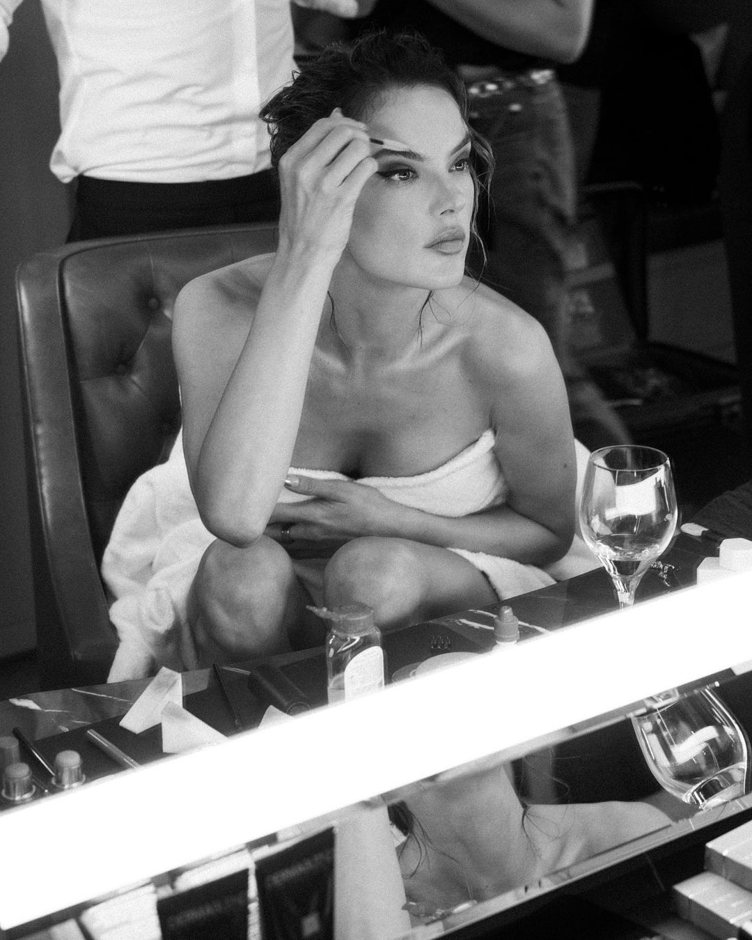 Alessandra Ambrosio is Getting Cheeky in The Changing Room! - Photo 10
