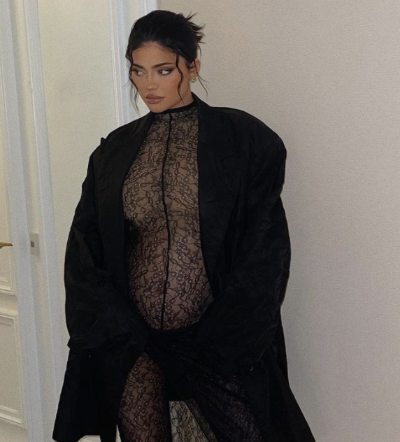 FOTOS Kylie Jenner canaliza su Batman interior! - Photo 14