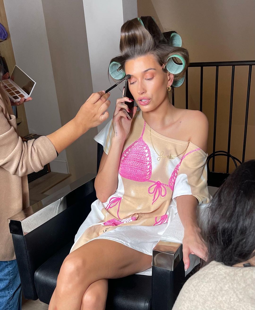 Get Ready with Hailey Bieber! - Photo 58