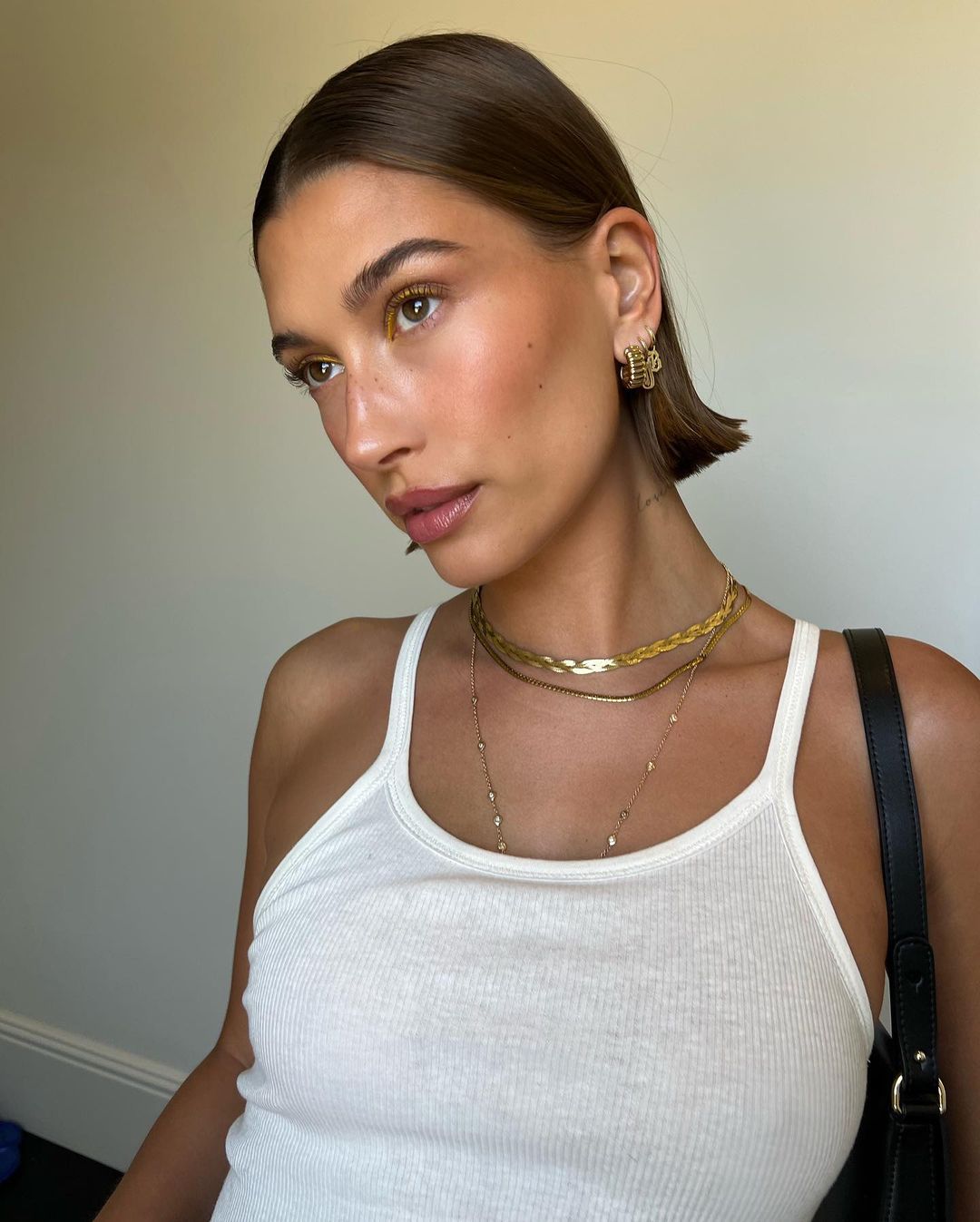 Get Ready with Hailey Bieber! - Photo 2