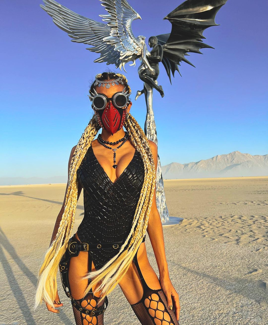 Photos n°2 : Kelly Gale Gets Ready for Burning Man!