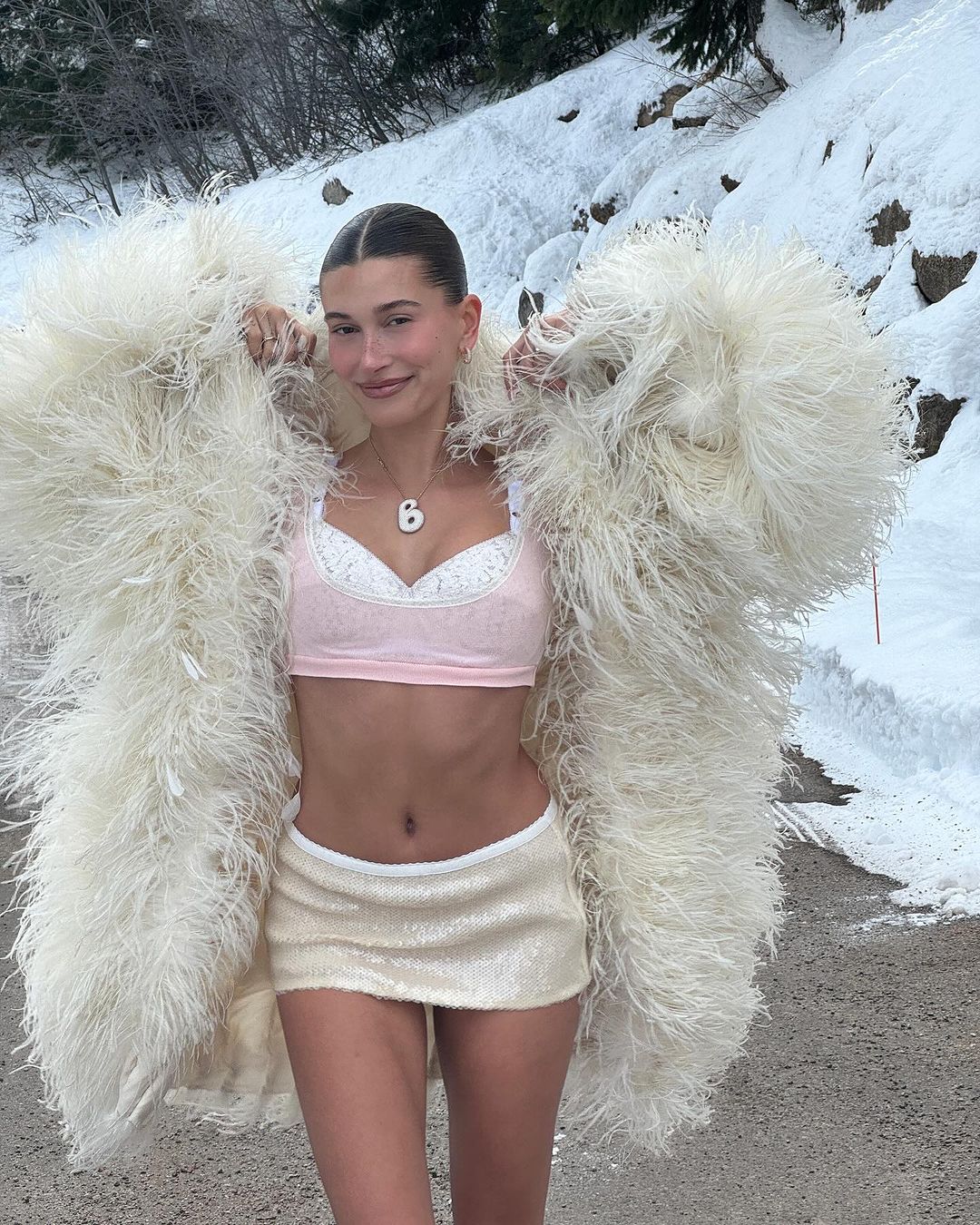 Hailey Bieber Braves the Cold in Aspen! - Photo 1