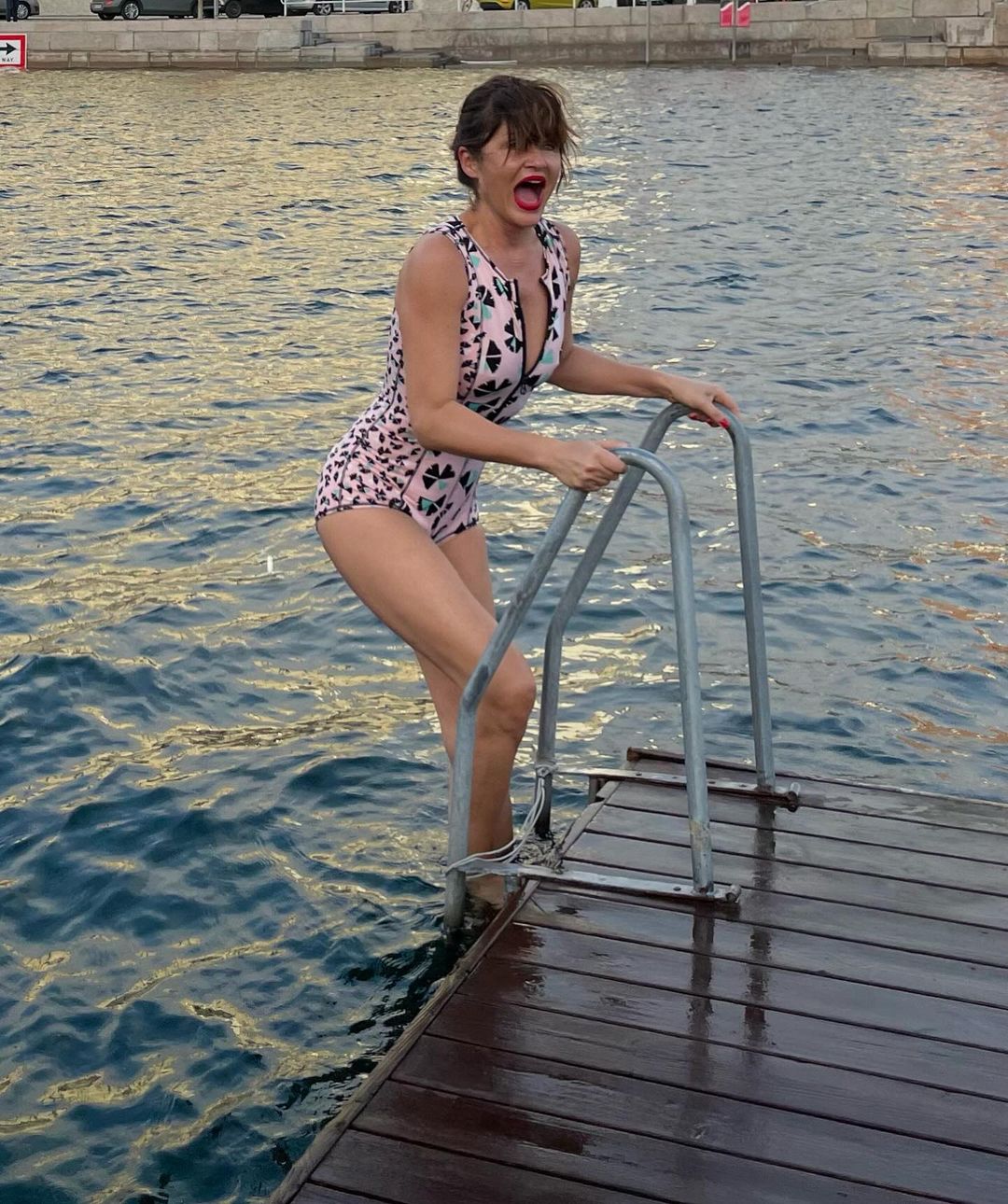 Photos n°2 : Helena Christensen Keeps Her Cold Plunge Tradition Going!