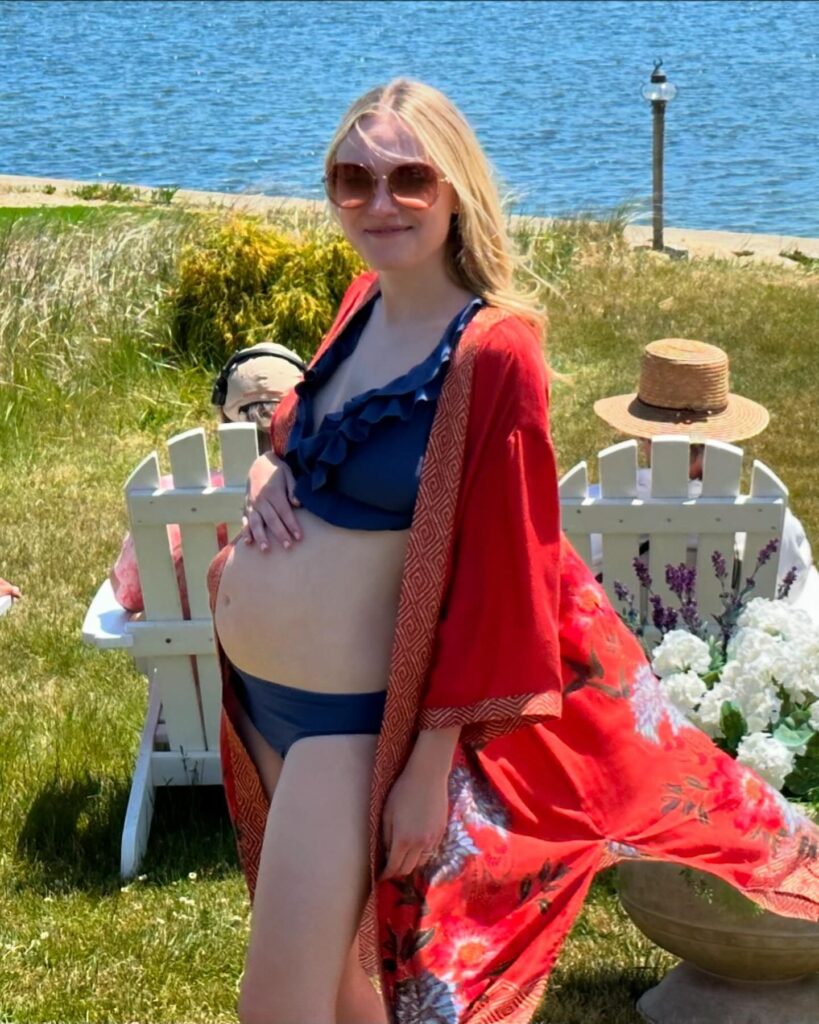 Dakota Fanning is Not Pregnant!