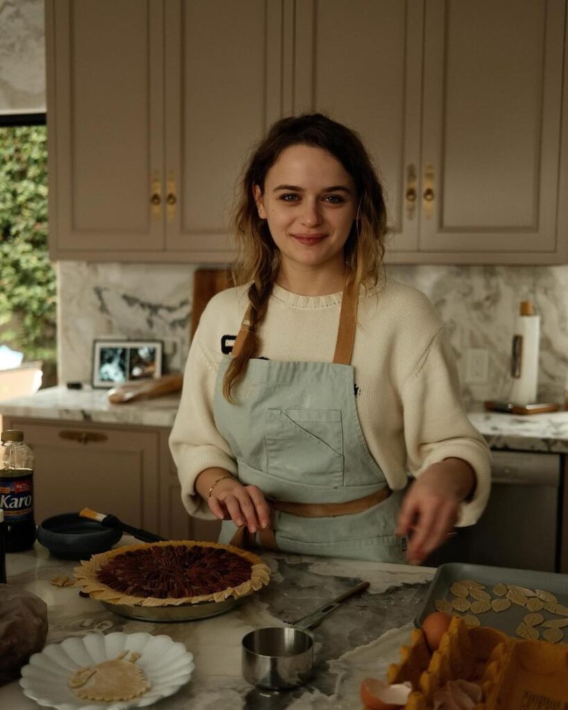 Joey King Shows Off Her Pecan Pie Skills Just in Time for Thanksgiving!