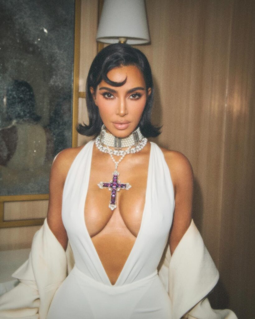 Kim Kardashian Wears Princess Diana’s Cross!