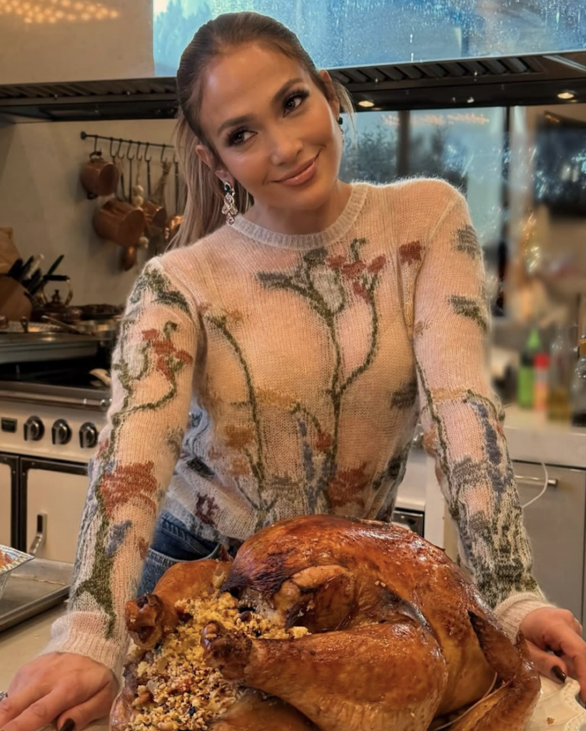 Jennifer Lopez Shows Off Her Thanksgiving Turkey While Ben Affleck Helps the Community with Jennifer Garner!